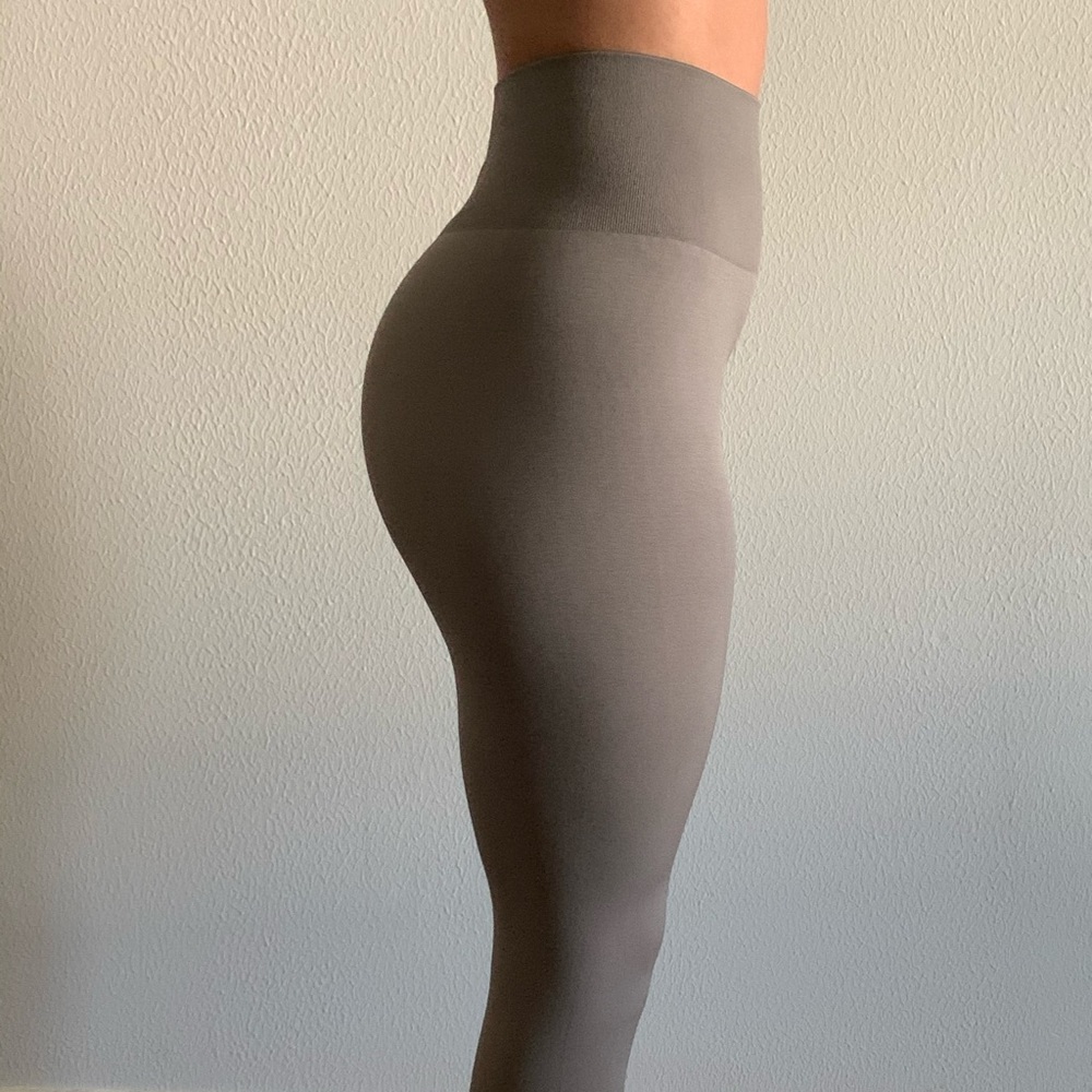 NVGTN Light Grey Solid Seamless Leggings